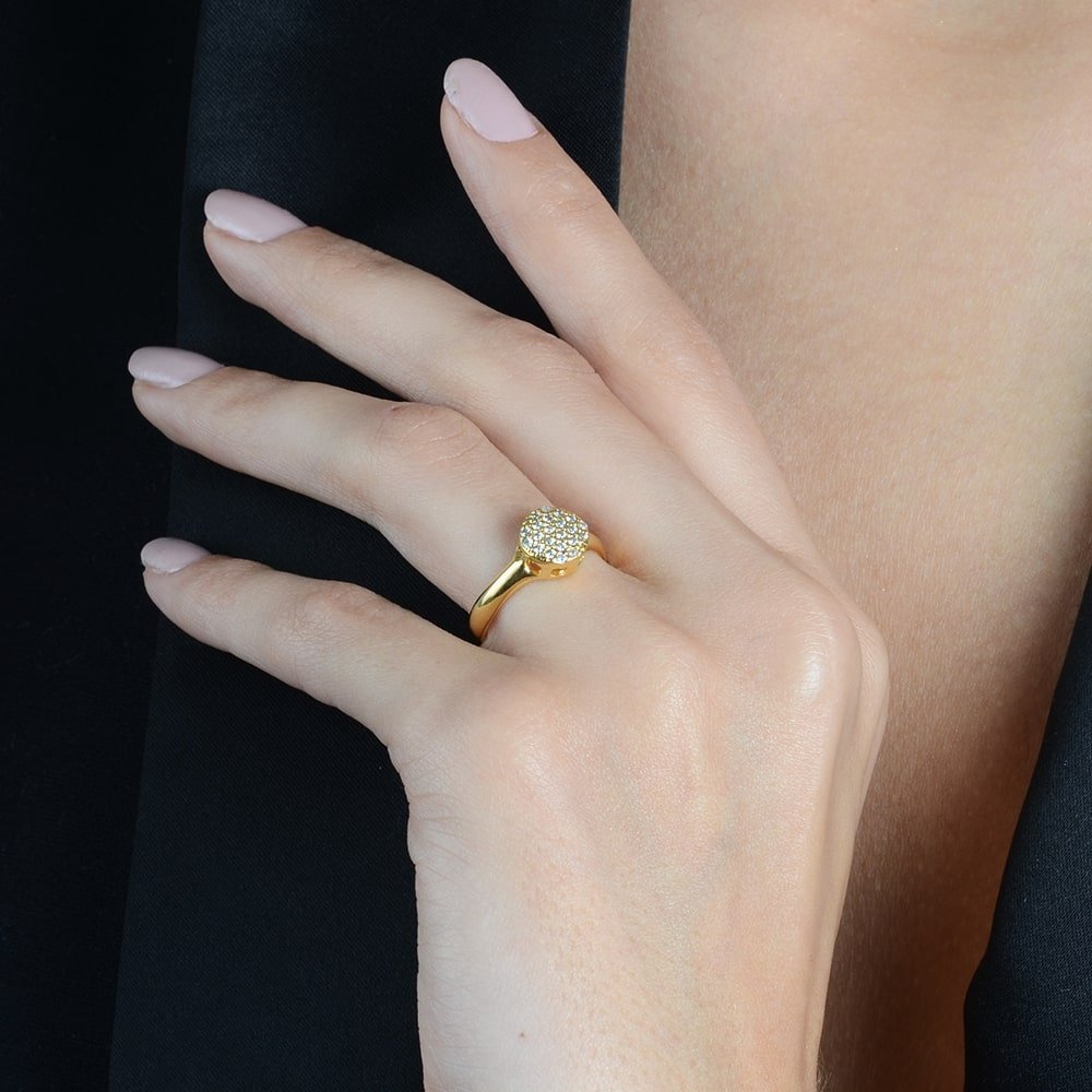 Anel Dourado Cravejado de Zircônia